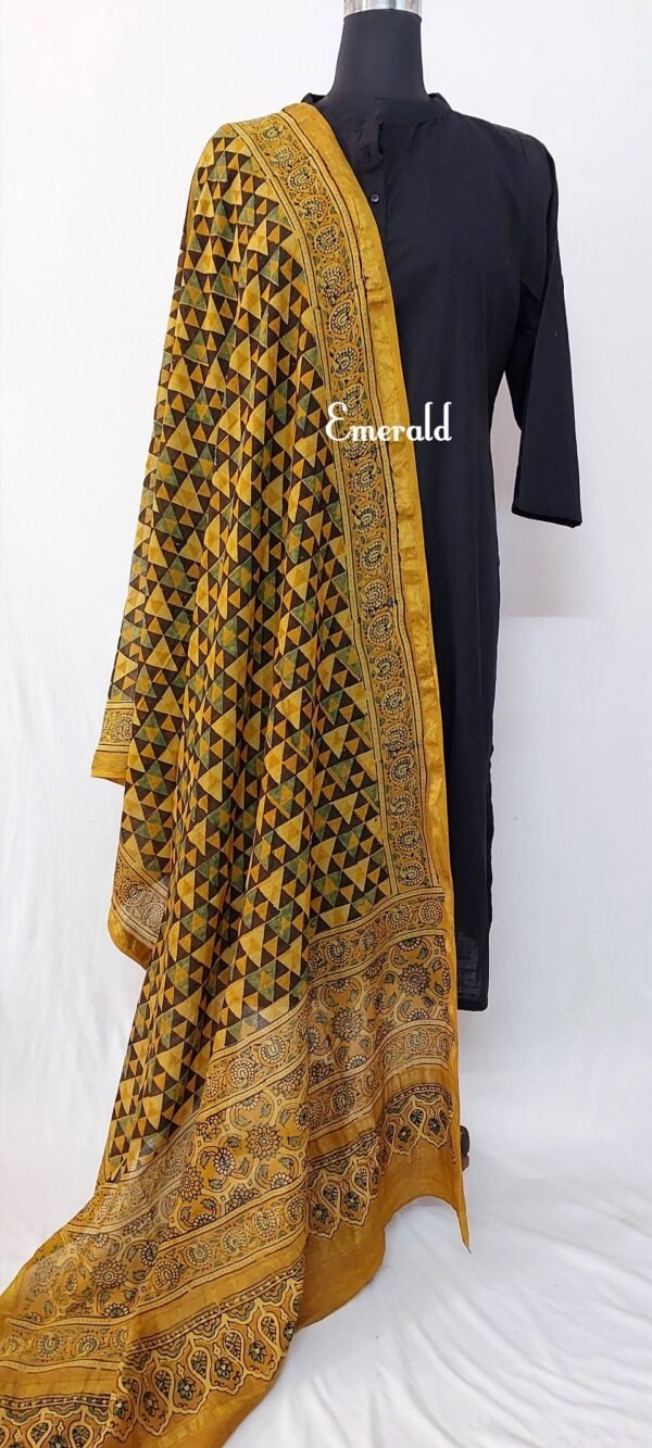 Maheshwari Ajrakh Dupatta - Image 3